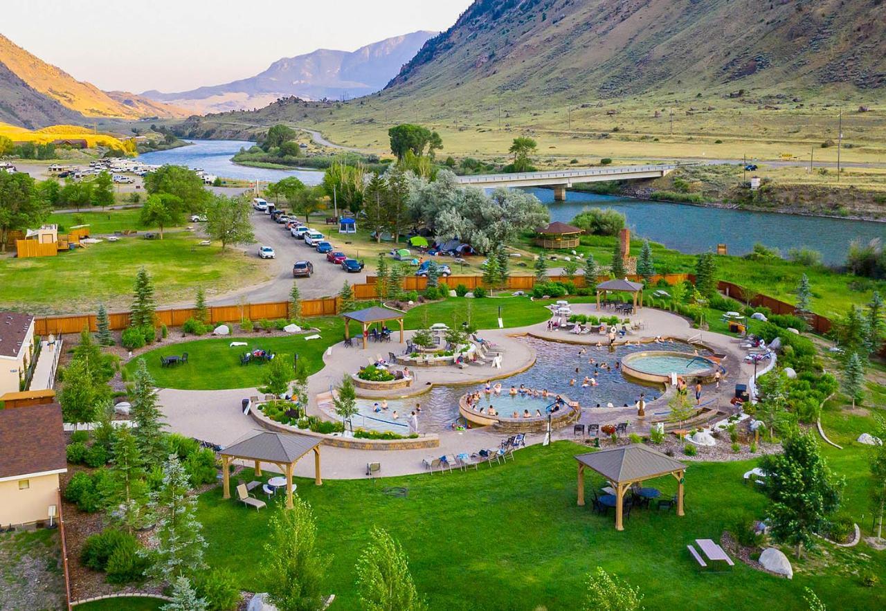 Yellowstone Hot Springs Resort Гардінер Екстер'єр фото
