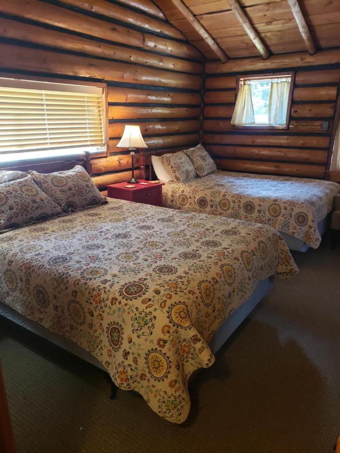 Yellowstone Hot Springs Resort Гардінер Екстер'єр фото